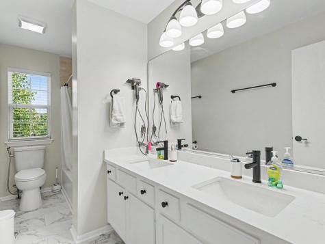 2069 Wedgewood Circle Romeoville IL 60446