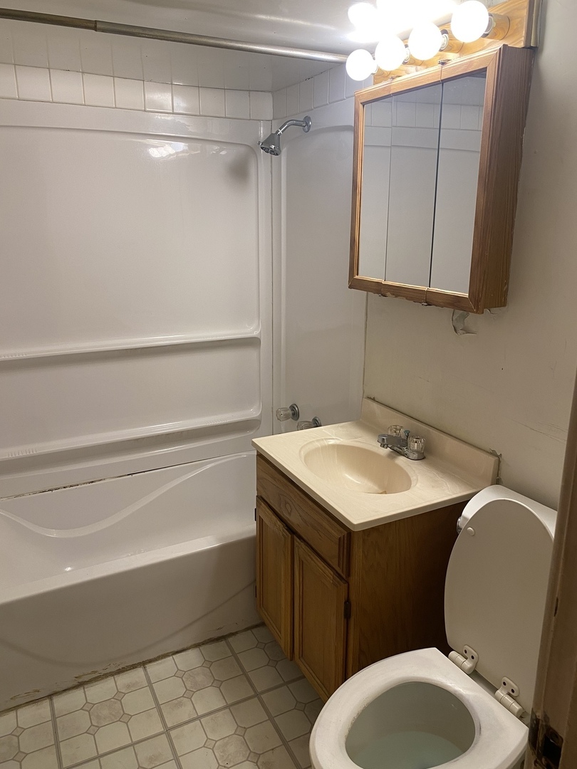 549 West 95th Street Chicago IL 60628