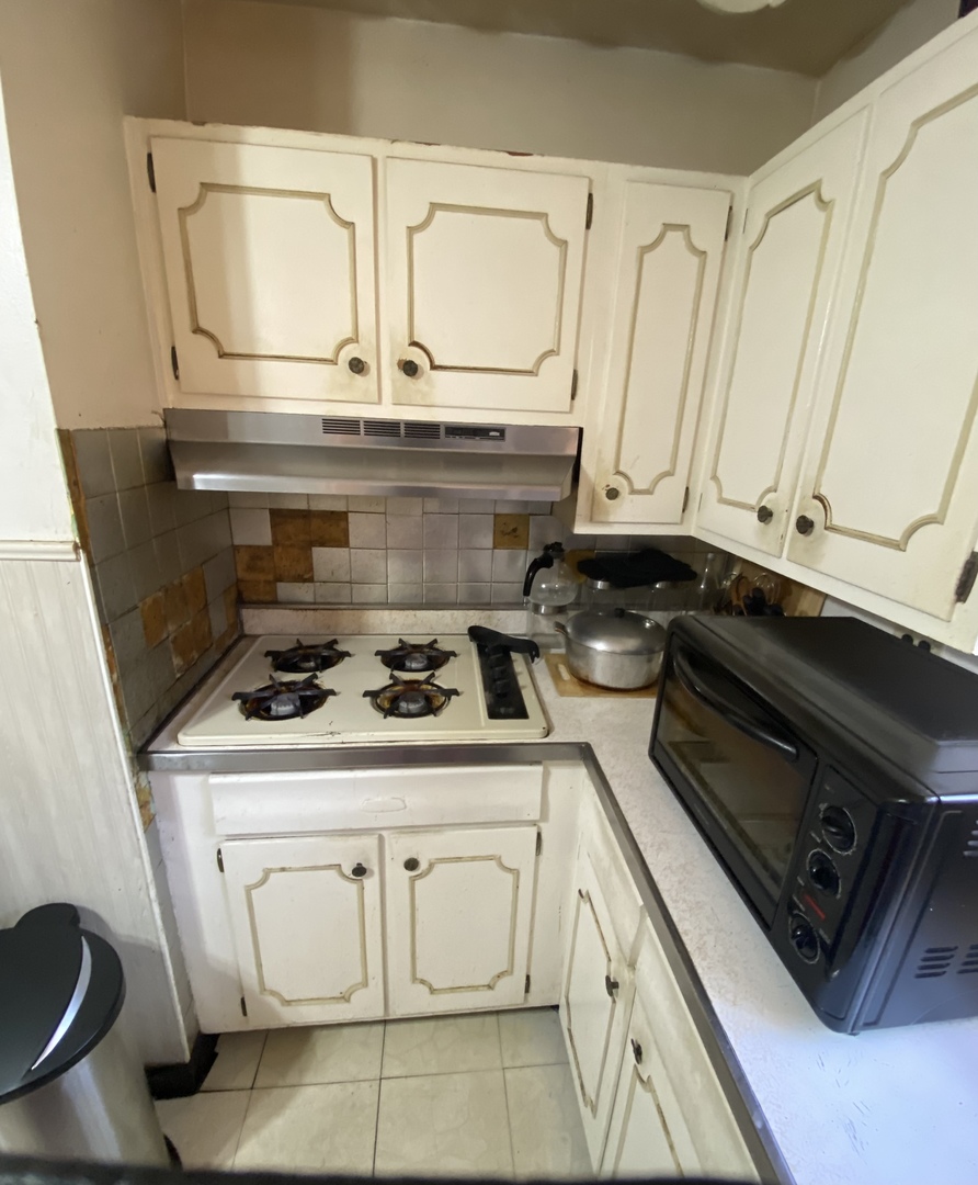 549 West 95th Street Chicago IL 60628