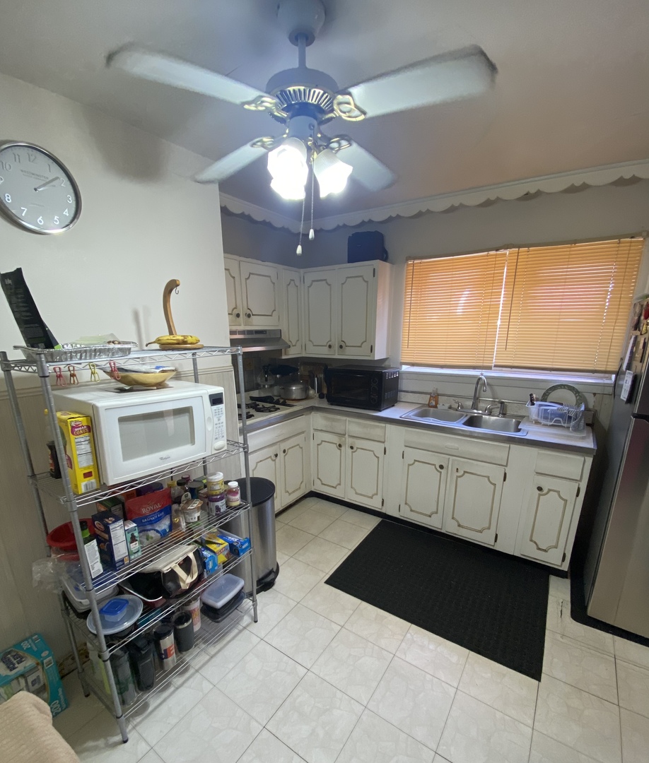 549 West 95th Street Chicago IL 60628