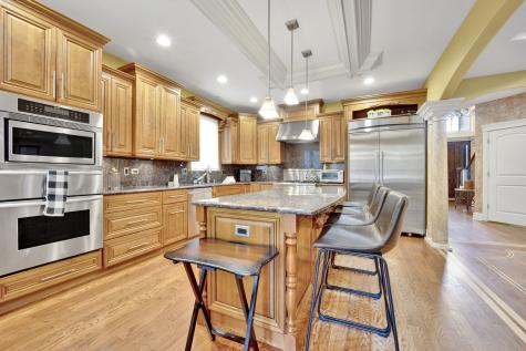 2323 Douglas Avenue Des Plaines IL 60018