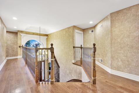 2323 Douglas Avenue Des Plaines IL 60018