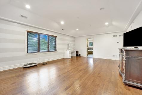 2323 Douglas Avenue Des Plaines IL 60018