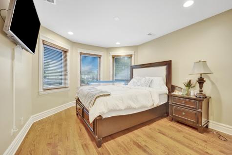2323 Douglas Avenue Des Plaines IL 60018