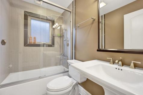 2323 Douglas Avenue Des Plaines IL 60018
