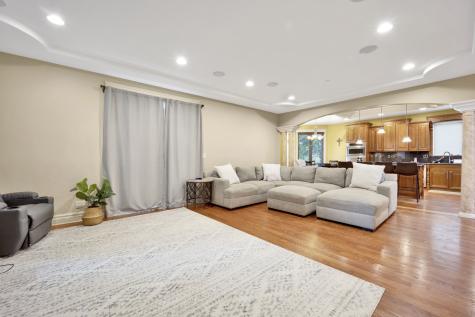 2323 Douglas Avenue Des Plaines IL 60018