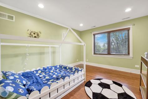 2323 Douglas Avenue Des Plaines IL 60018