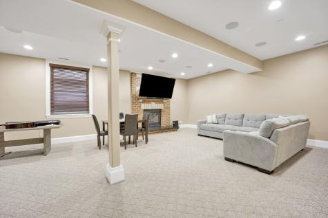 2323 Douglas Avenue Des Plaines IL 60018
