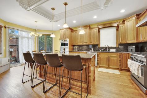 2323 Douglas Avenue Des Plaines IL 60018