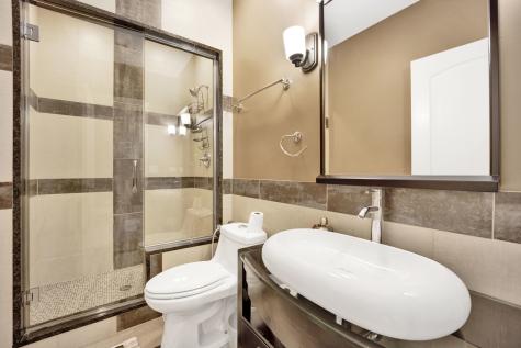 2323 Douglas Avenue Des Plaines IL 60018