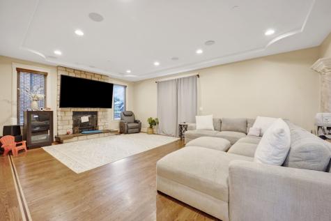2323 Douglas Avenue Des Plaines IL 60018