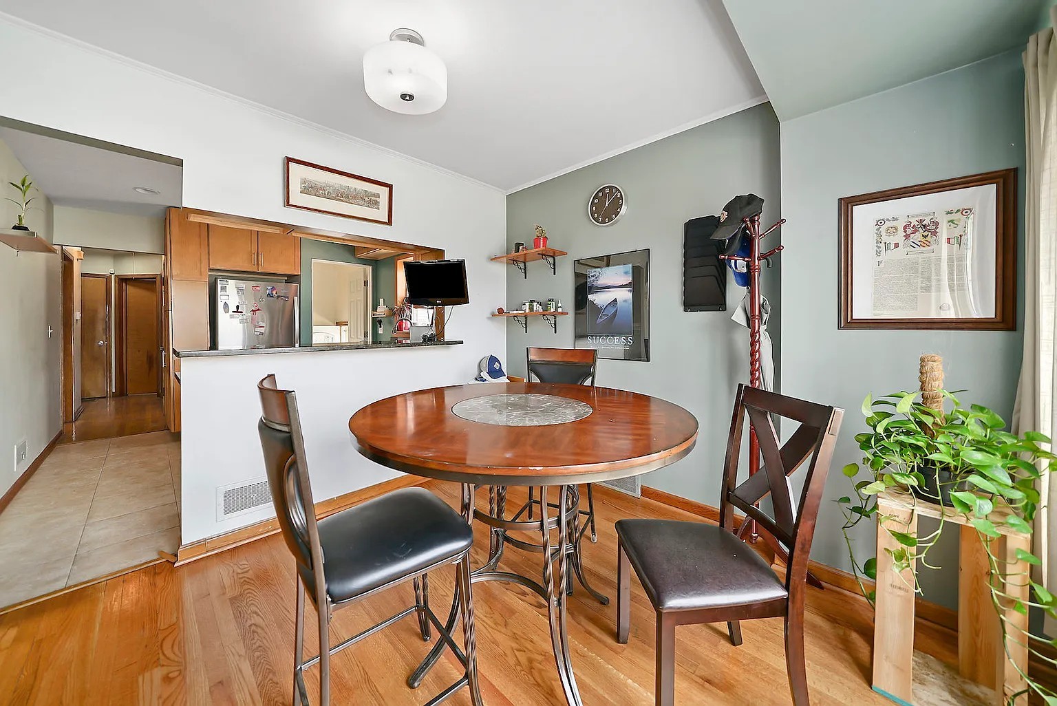 5700 South Neenah Avenue Chicago IL 60638