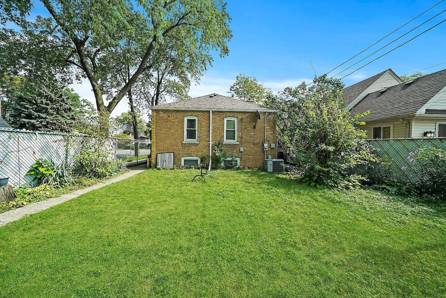 5700 South Neenah Avenue Chicago IL 60638