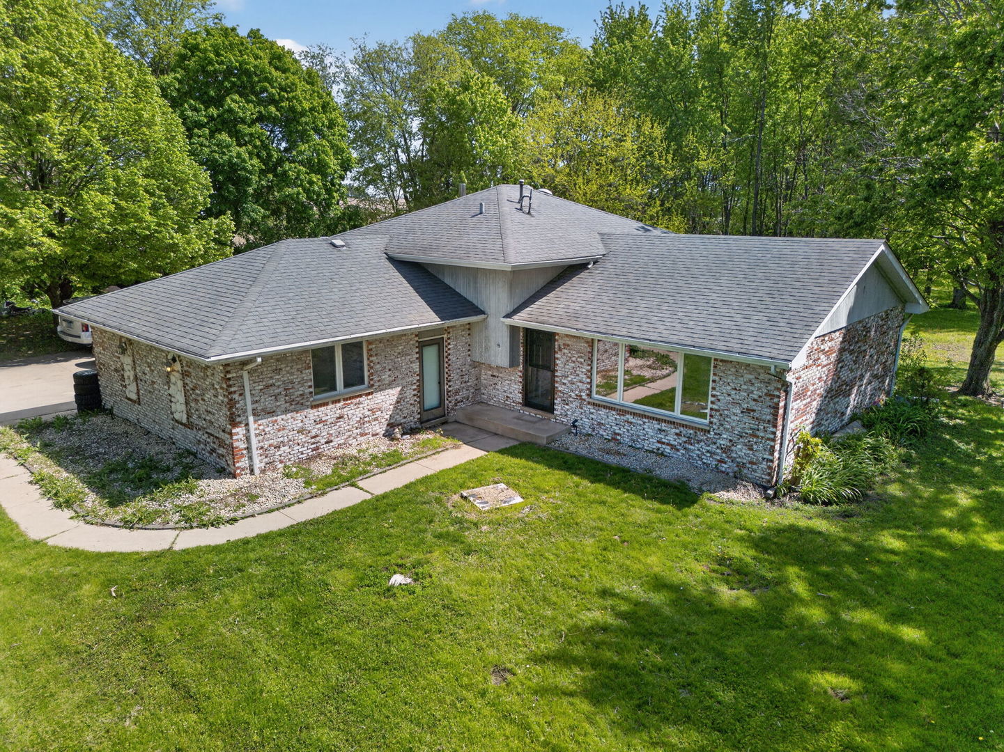 28325 South Elevator Road Manhattan IL 60442
