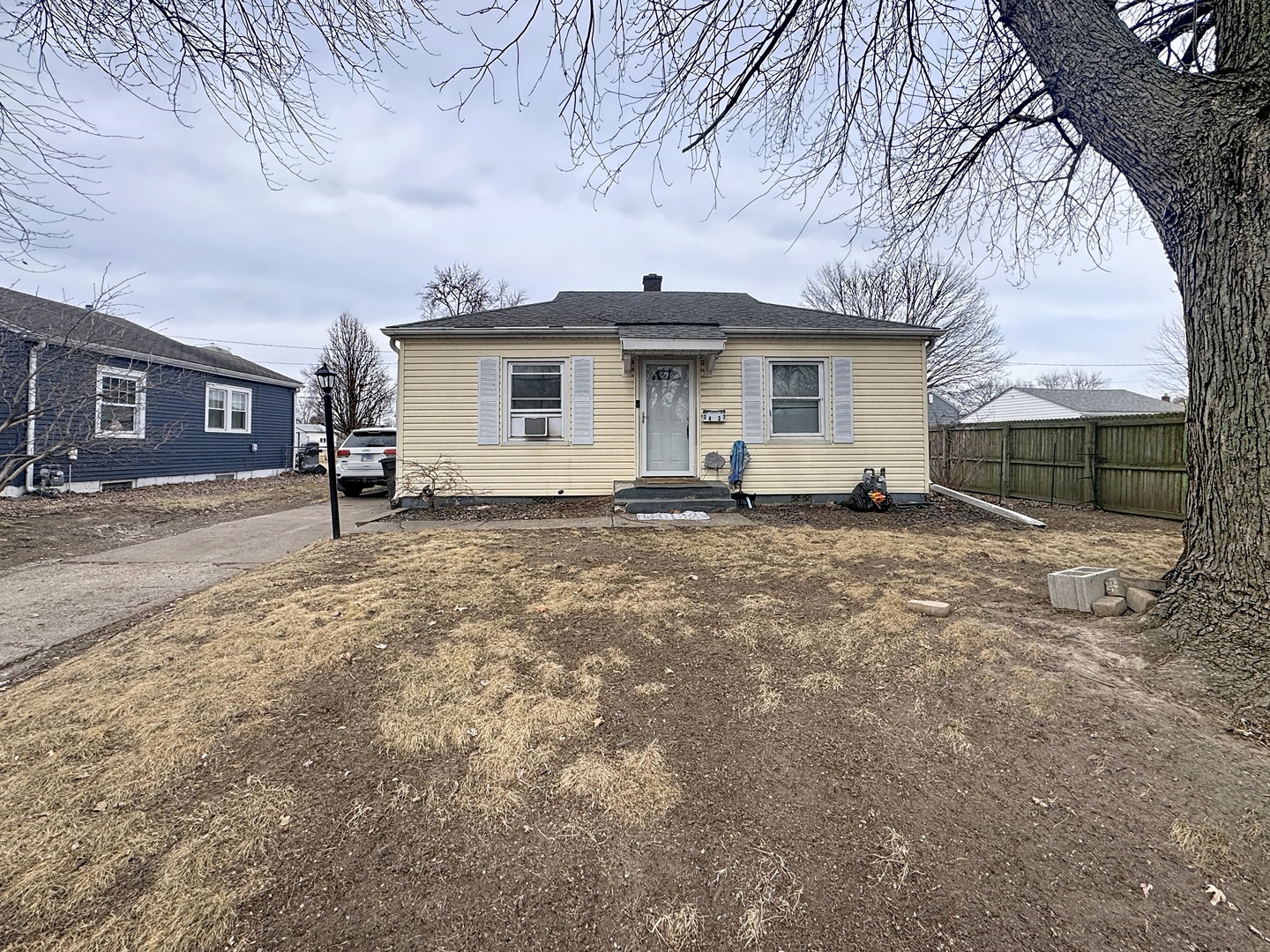 2437 33RD Avenue Rock Island IL 61201