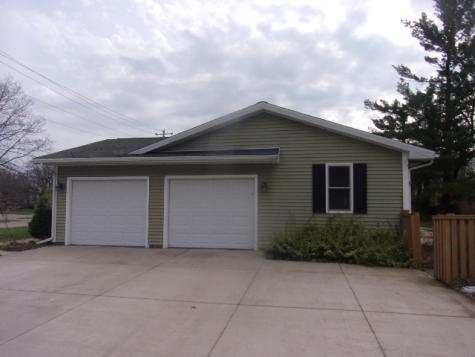 902 East Richardson Street Farmer City IL 61842