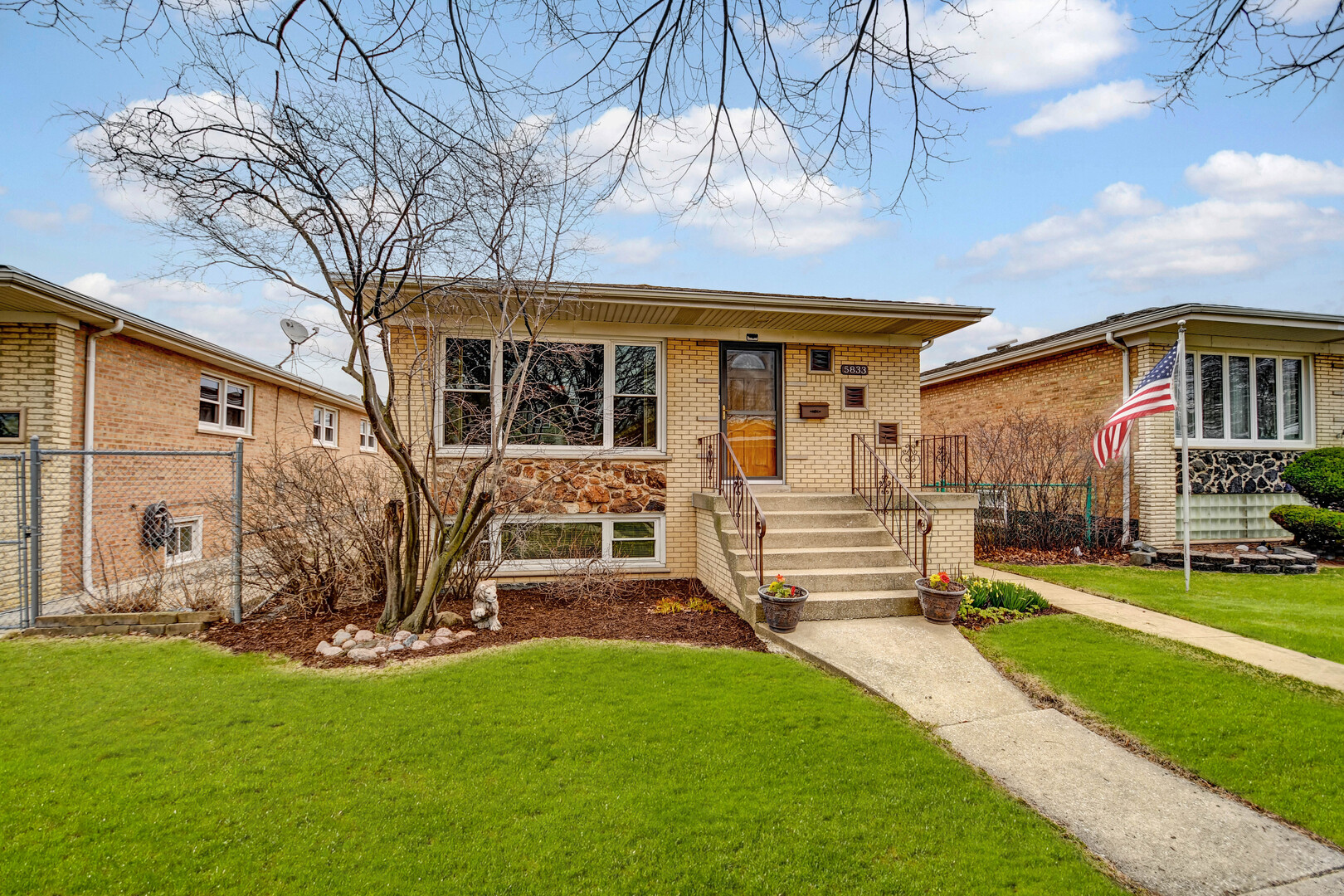 5833 South Menard Avenue Chicago IL 60638