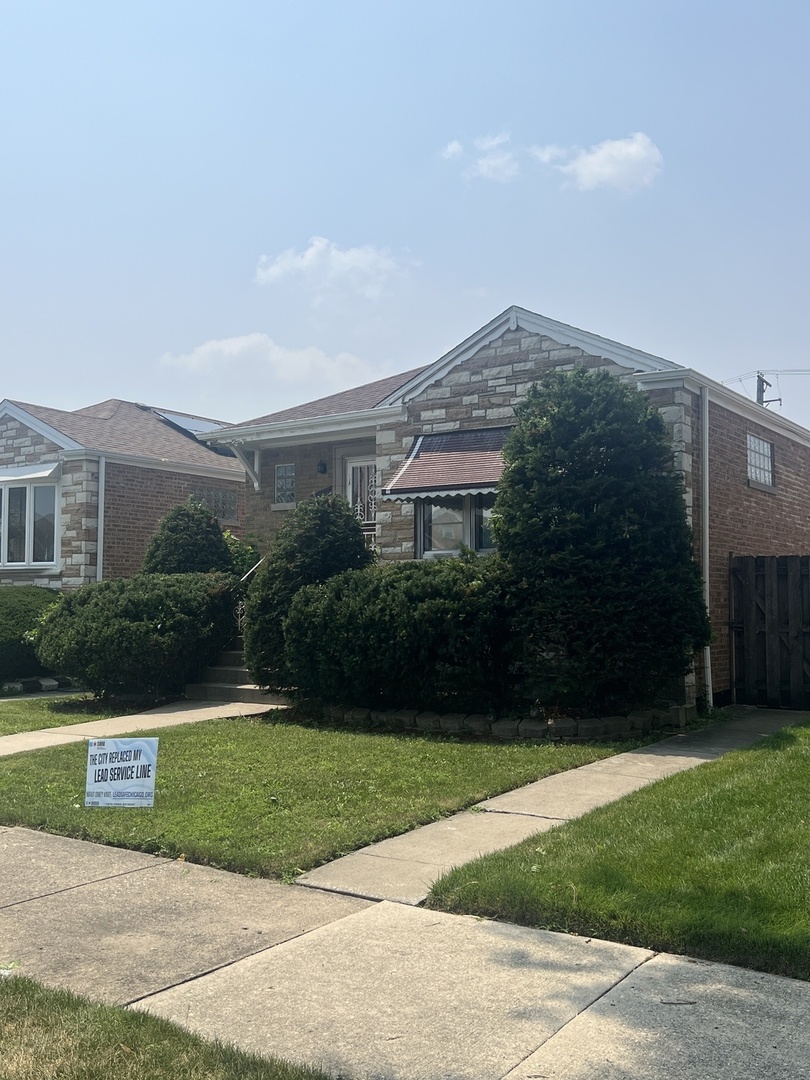 8244 South Troy Street Chicago IL 60652