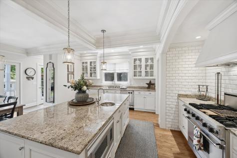 197 Woodside Road Riverside IL 60546