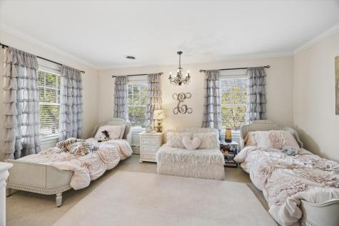 197 Woodside Road Riverside IL 60546