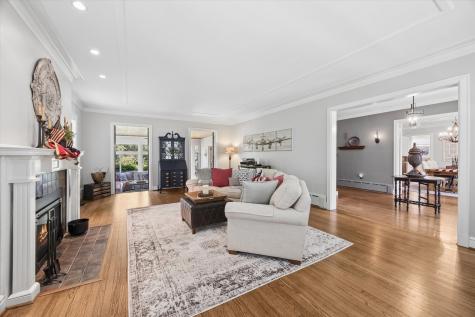 197 Woodside Road Riverside IL 60546
