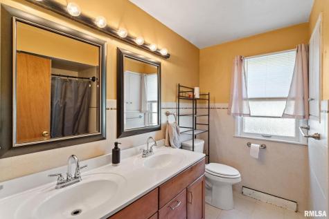 2552 37TH Avenue Rock Island IL 61201