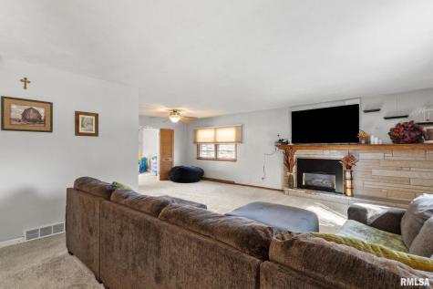 2552 37TH Avenue Rock Island IL 61201
