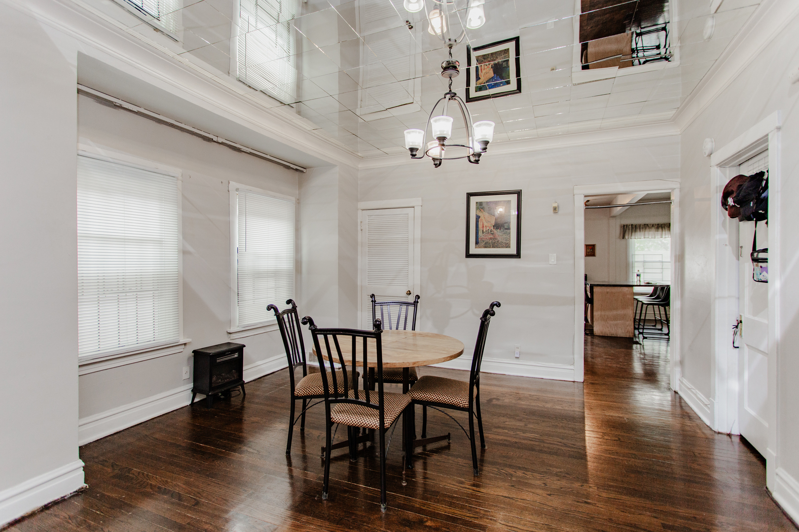 1318 North Menard Avenue Chicago IL 60651