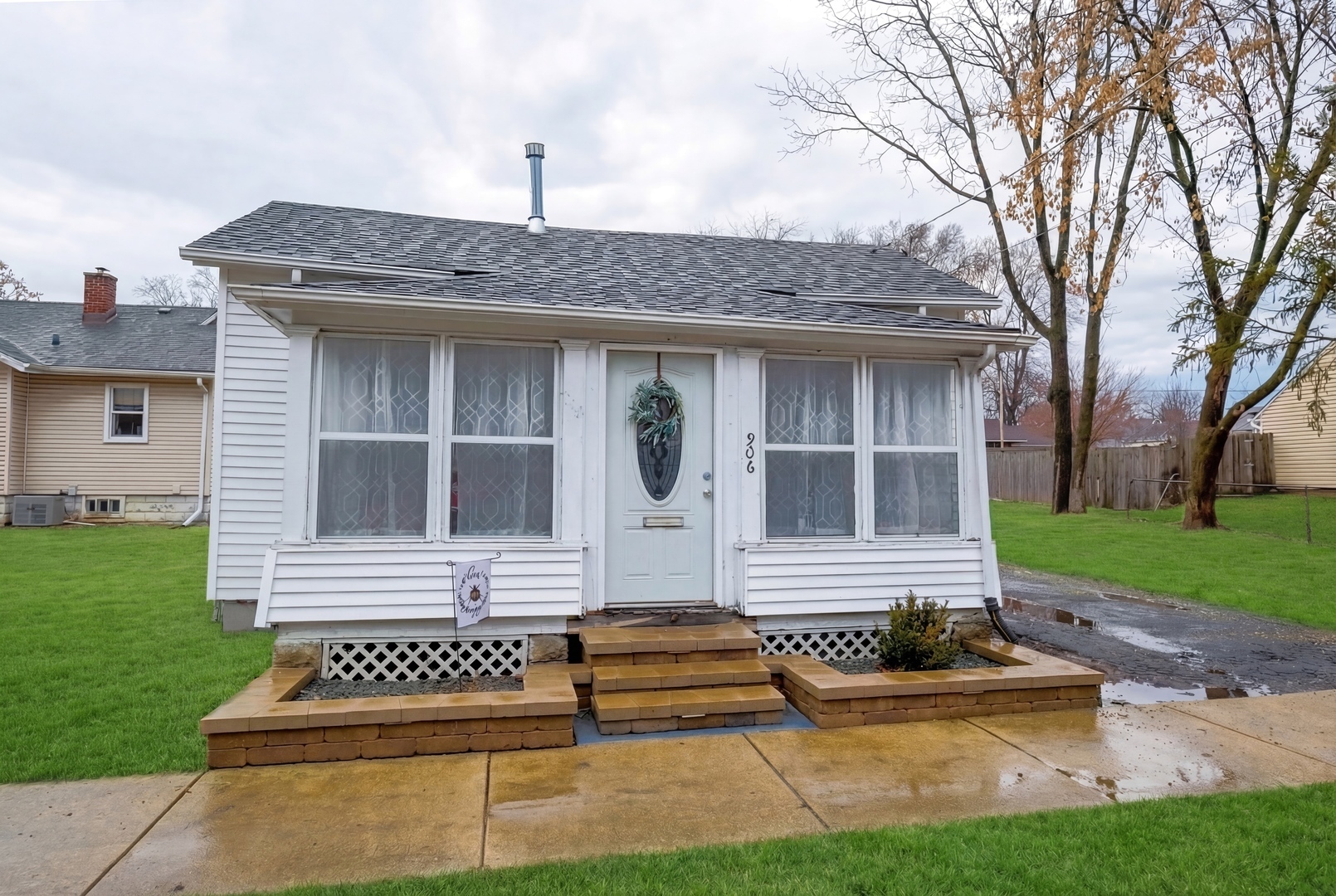 906 Grove Street Aurora IL 60505