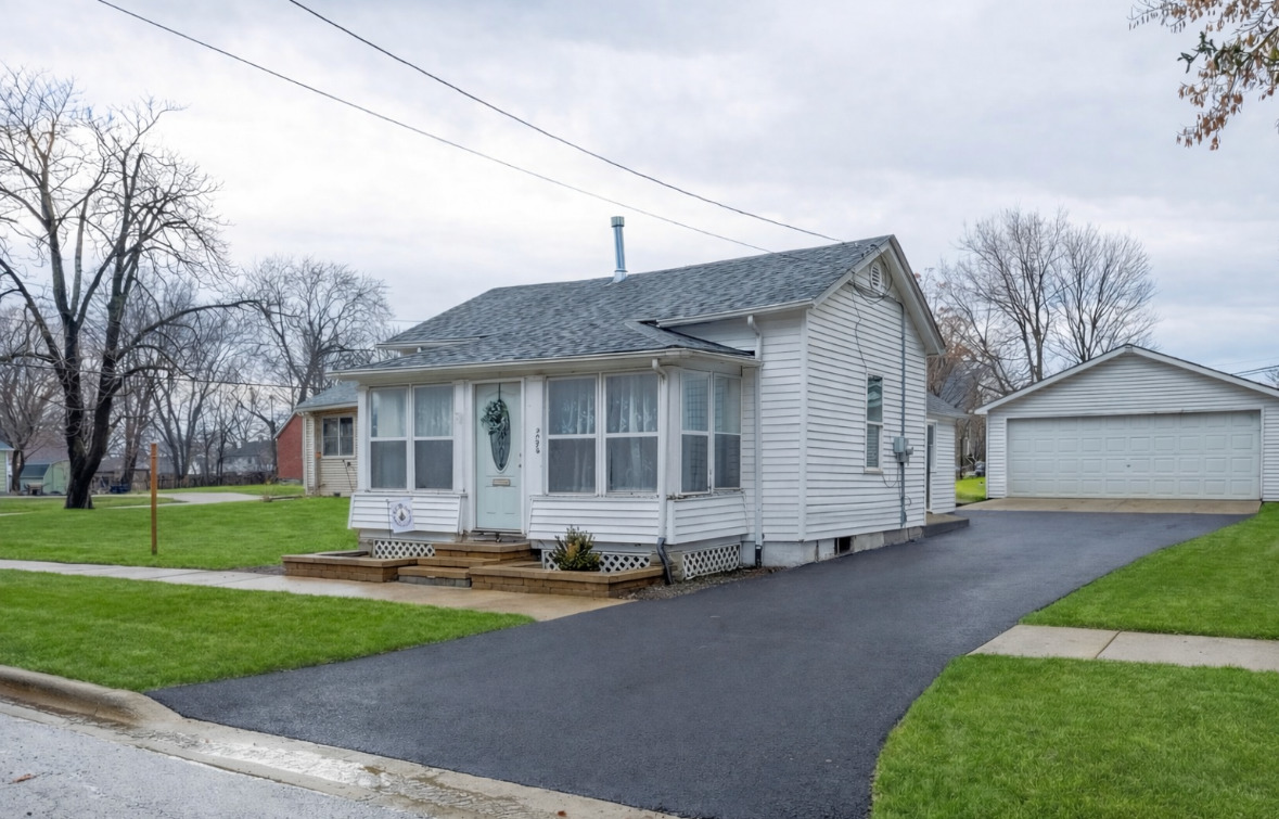 906 Grove Street Aurora IL 60505