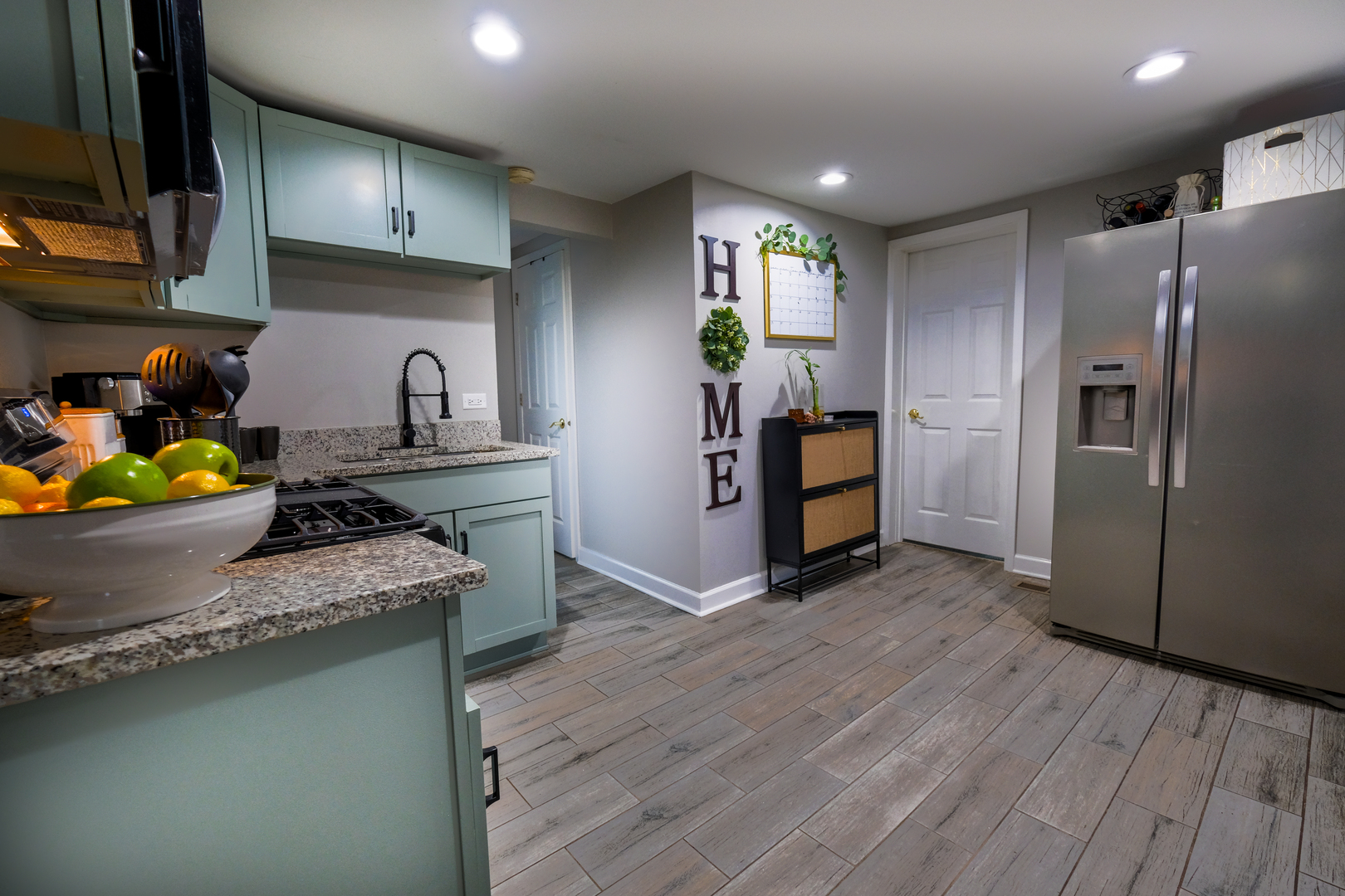 906 Grove Street Aurora IL 60505