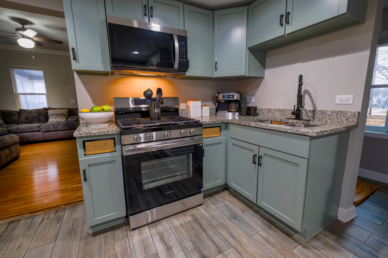 906 Grove Street Aurora IL 60505