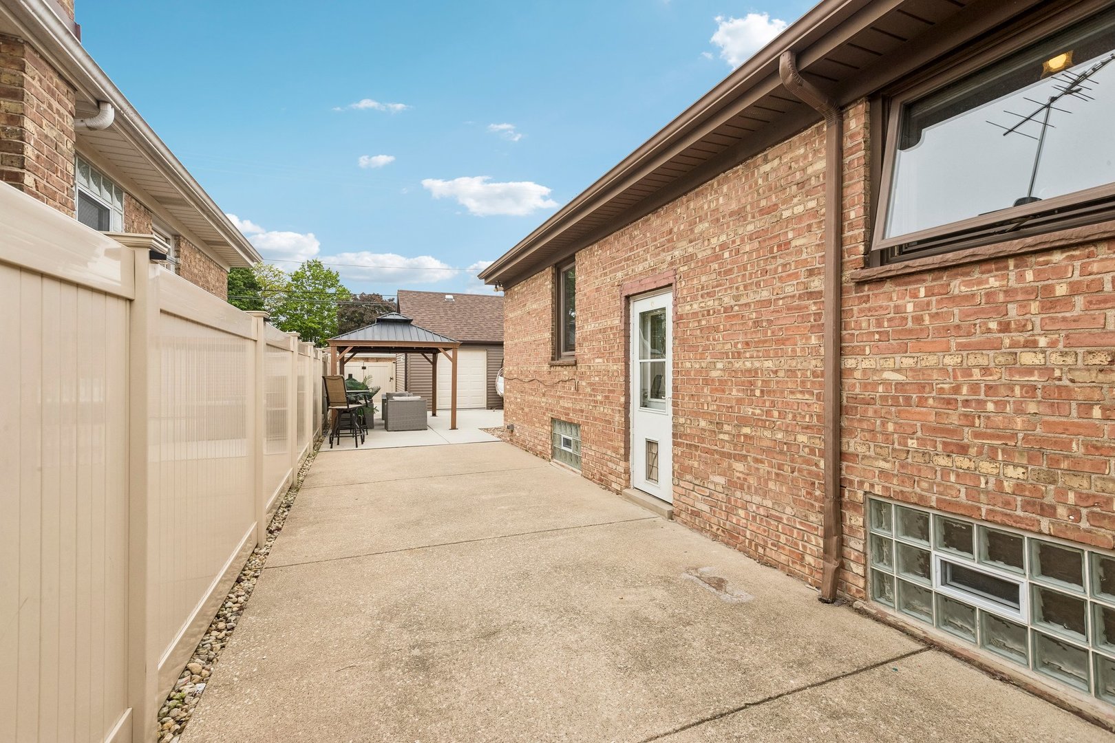 5742 South Rutherford Avenue Chicago IL 60638