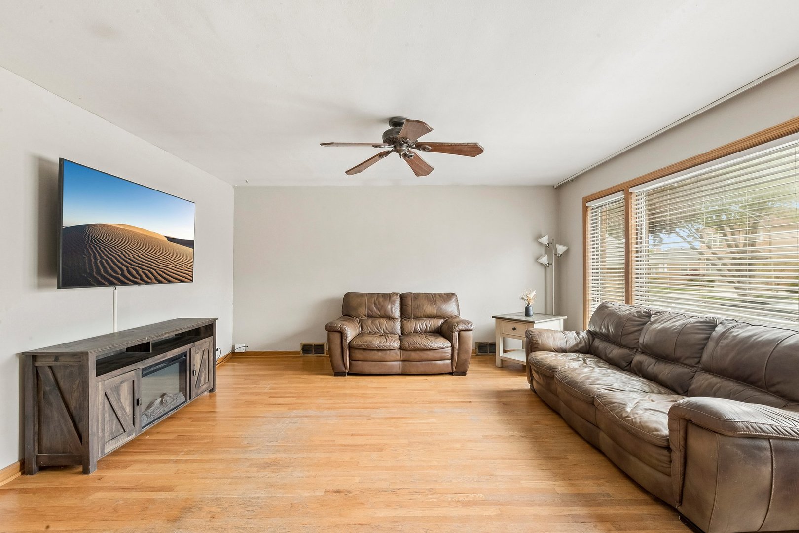 5742 South Rutherford Avenue Chicago IL 60638