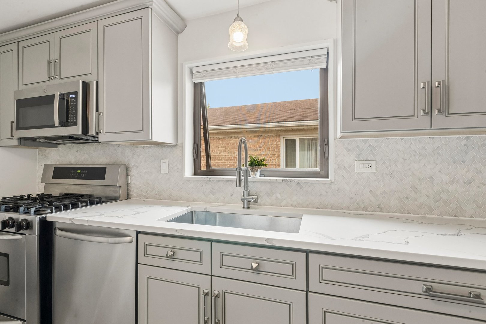 5742 South Rutherford Avenue Chicago IL 60638