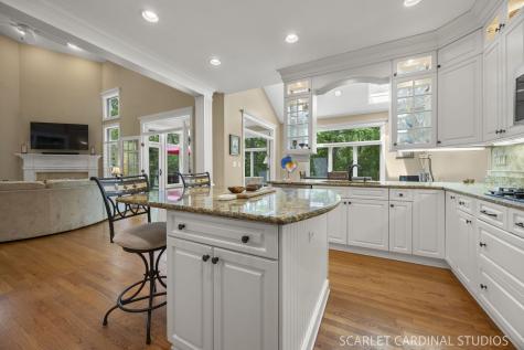 1028 Crestwood Circle St. Charles IL 60175
