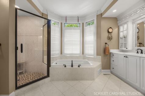 1028 Crestwood Circle St. Charles IL 60175