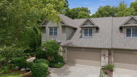 1028 Crestwood Circle St. Charles IL 60175