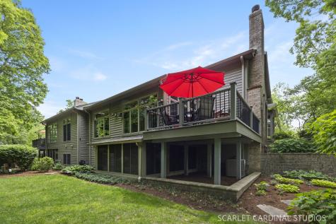 1028 Crestwood Circle St. Charles IL 60175