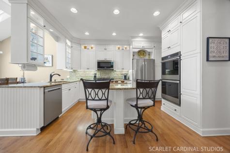 1028 Crestwood Circle St. Charles IL 60175