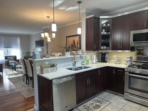 172 North East River Road Des Plaines IL 60016