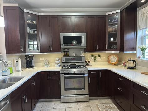 172 North East River Road Des Plaines IL 60016