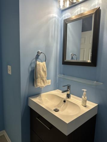 172 North East River Road Des Plaines IL 60016