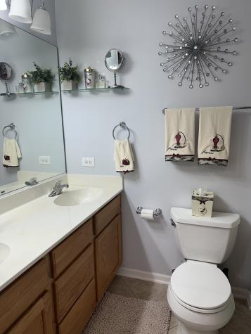 172 North East River Road Des Plaines IL 60016