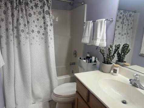 172 North East River Road Des Plaines IL 60016