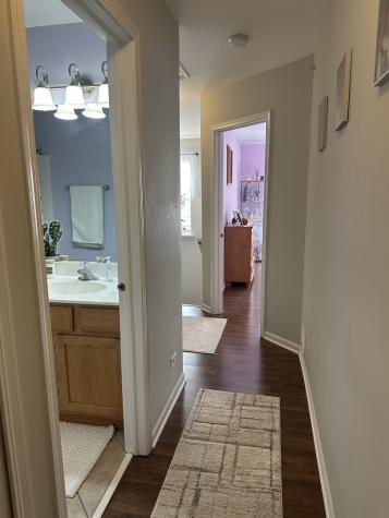 172 North East River Road Des Plaines IL 60016