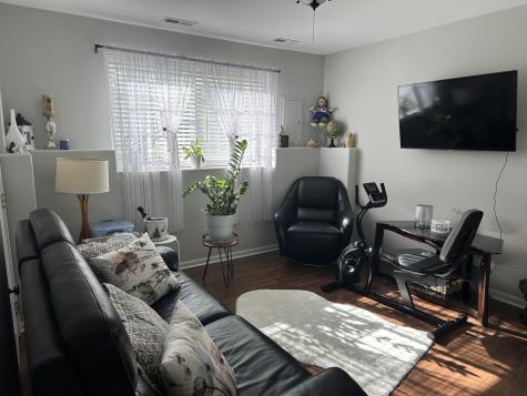 172 North East River Road Des Plaines IL 60016