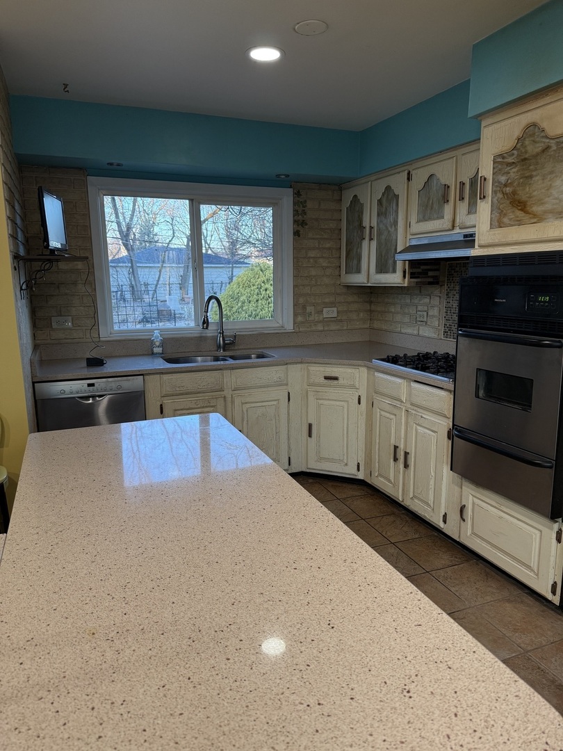 655 West Comstock Avenue Elmhurst IL 60126