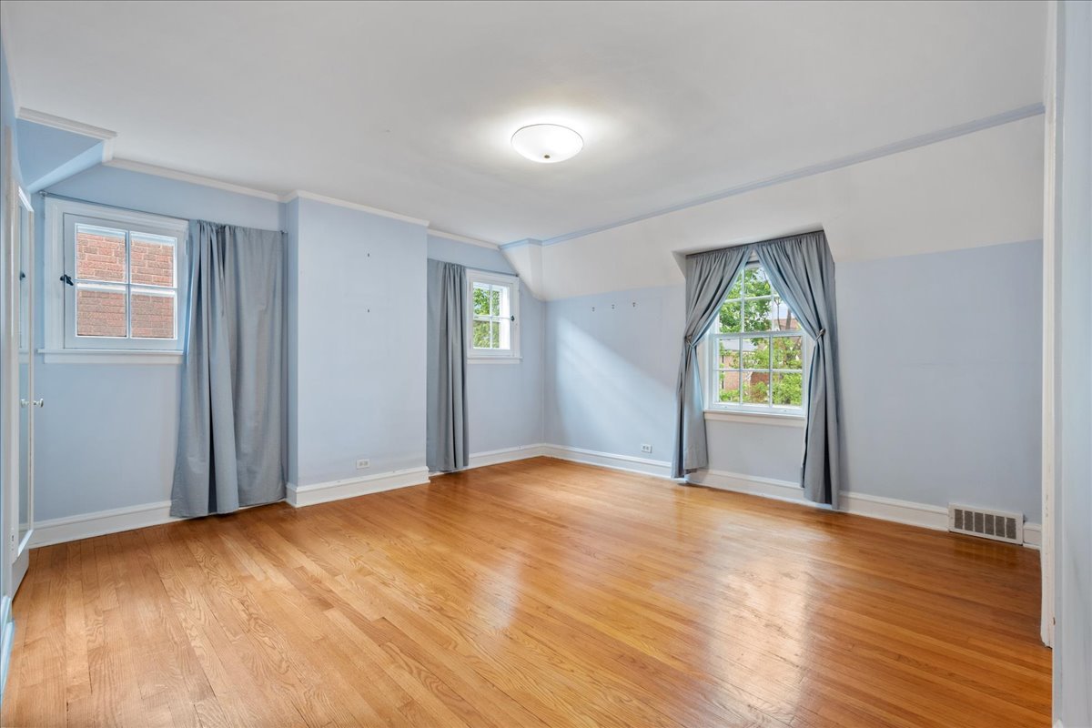 2925 West Greenleaf Avenue Chicago IL 60645