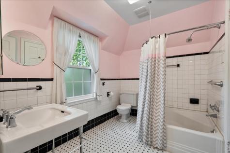 2925 West Greenleaf Avenue Chicago IL 60645